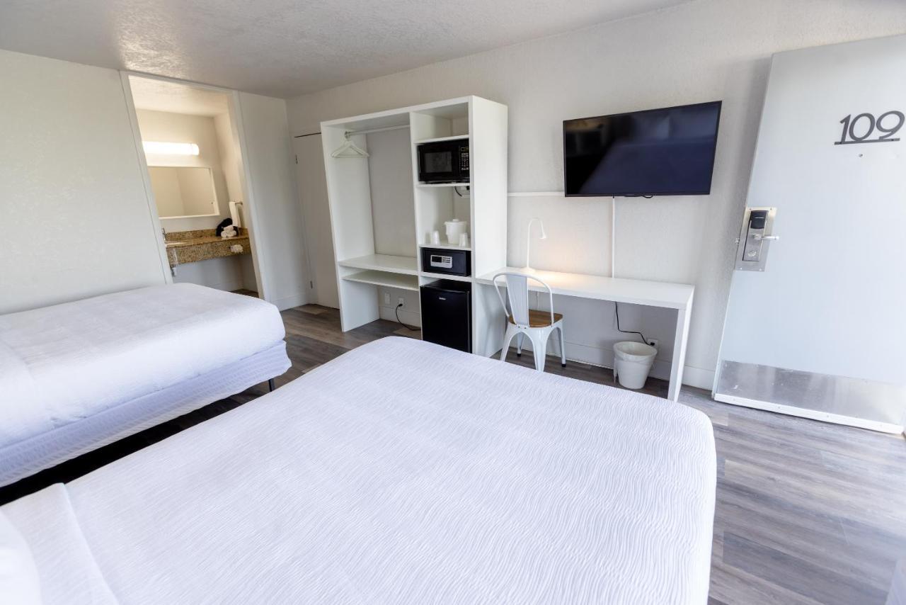 Oneway Hotel *