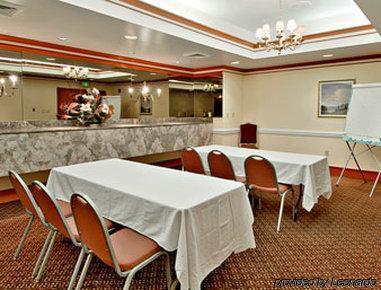 Hotel Days By Wyndham Airport Savannah