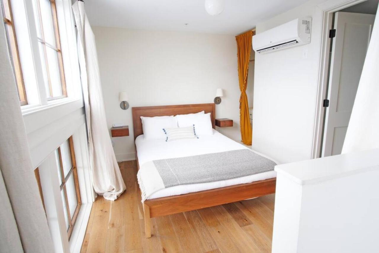Top-floor 2 Bedroom In Downtown Apartment