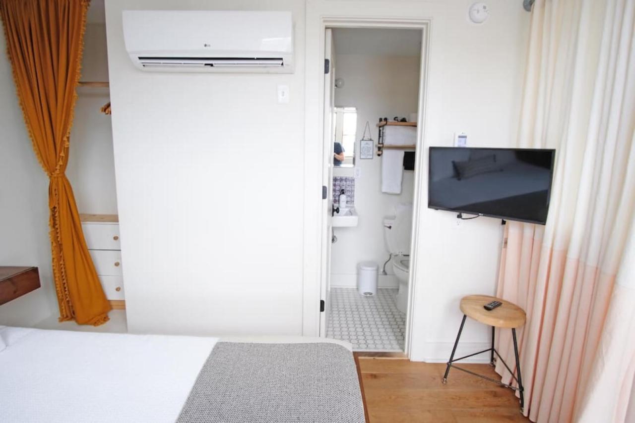 Top-floor 2 Bedroom In Downtown Apartment *