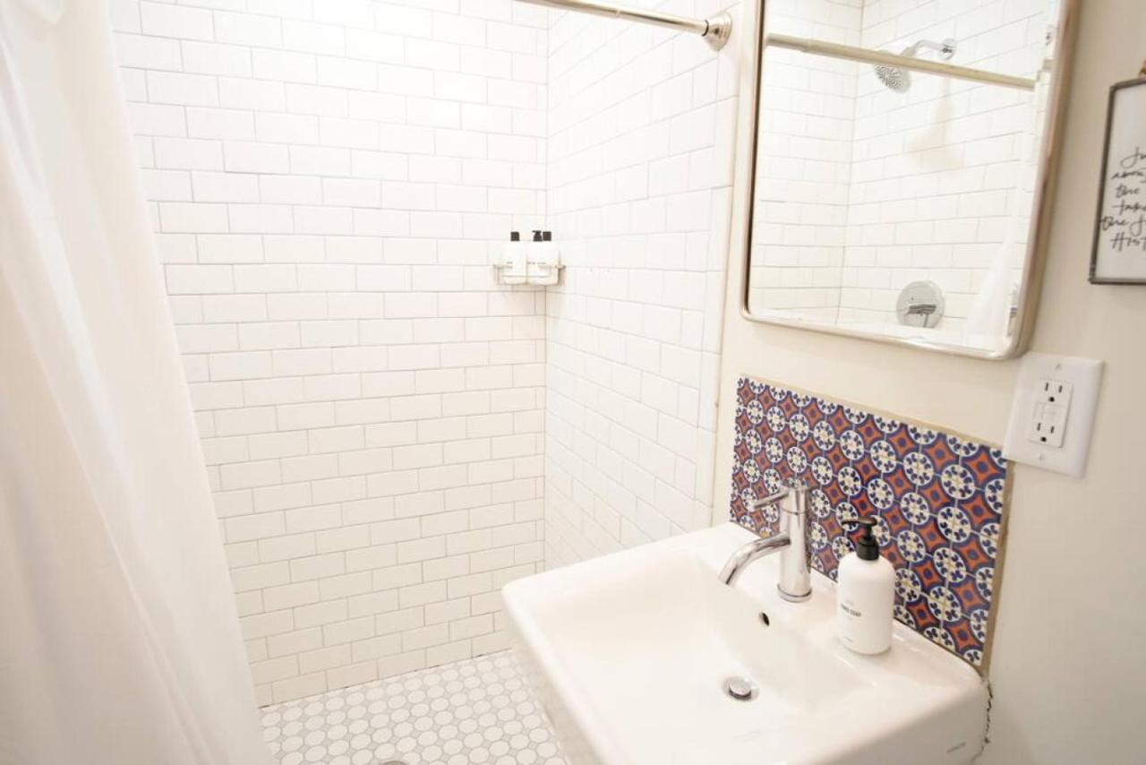 Top-floor 2 Bedroom In Downtown Apartment Savannah