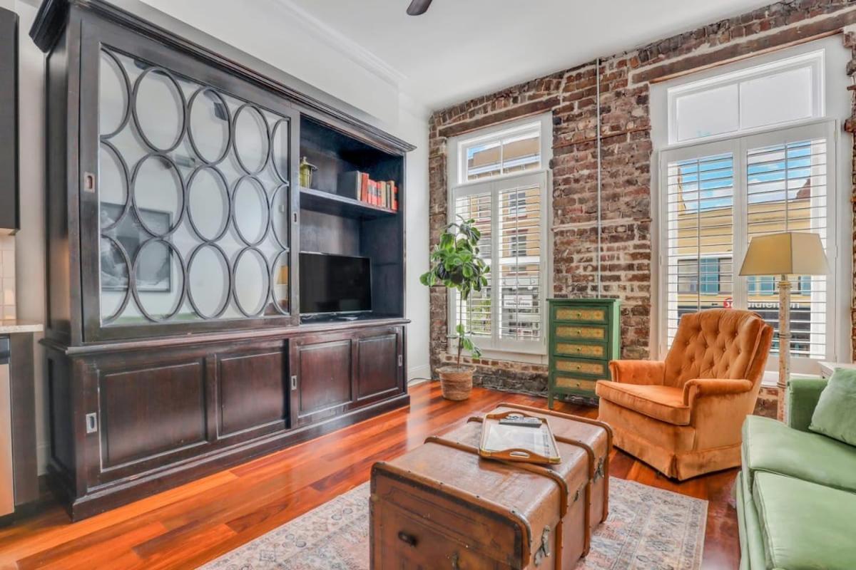 Apartment Knockout Loft- Near Plant Riverside *