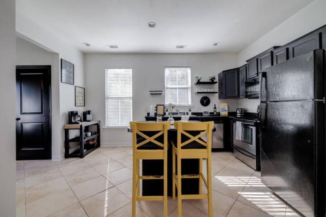 Honey, I'm Near - Seen On Hgtv Holiday home