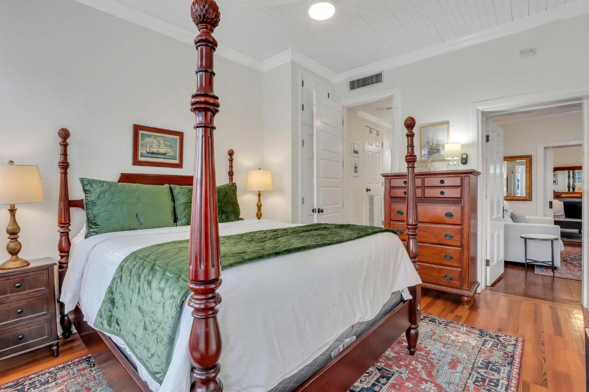 Classic Quarters At The 101 Holiday home *