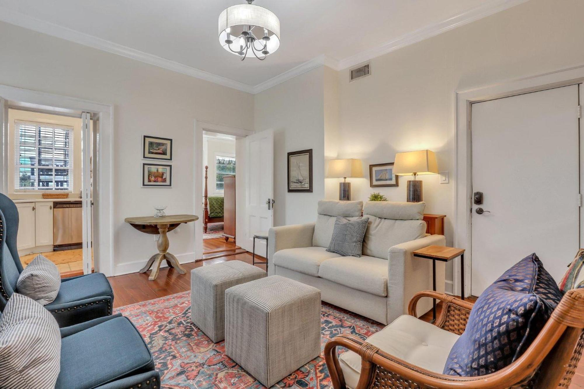 Classic Quarters At The 101 Holiday home