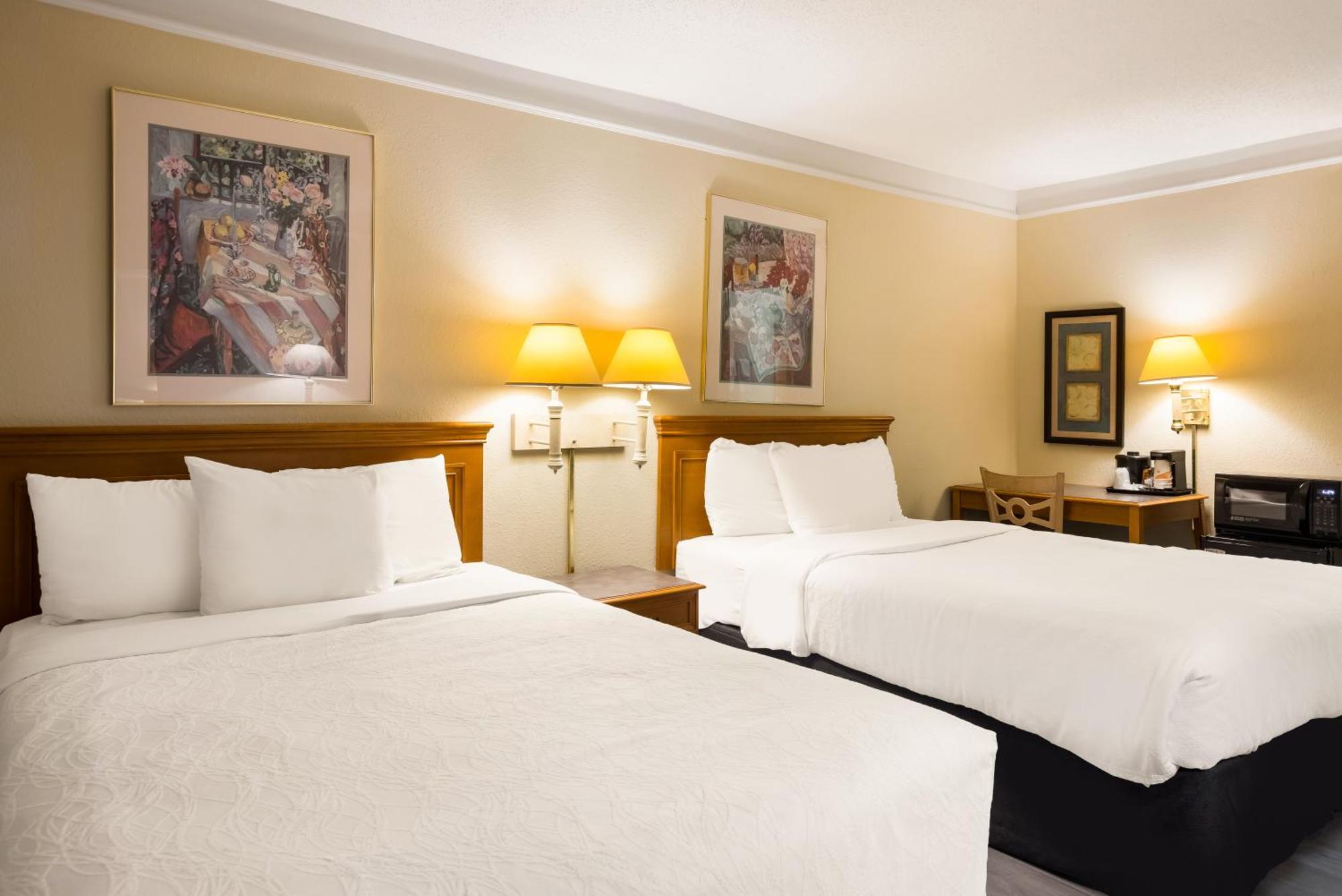 Super 8 By Wyndham Savannah Lodge *