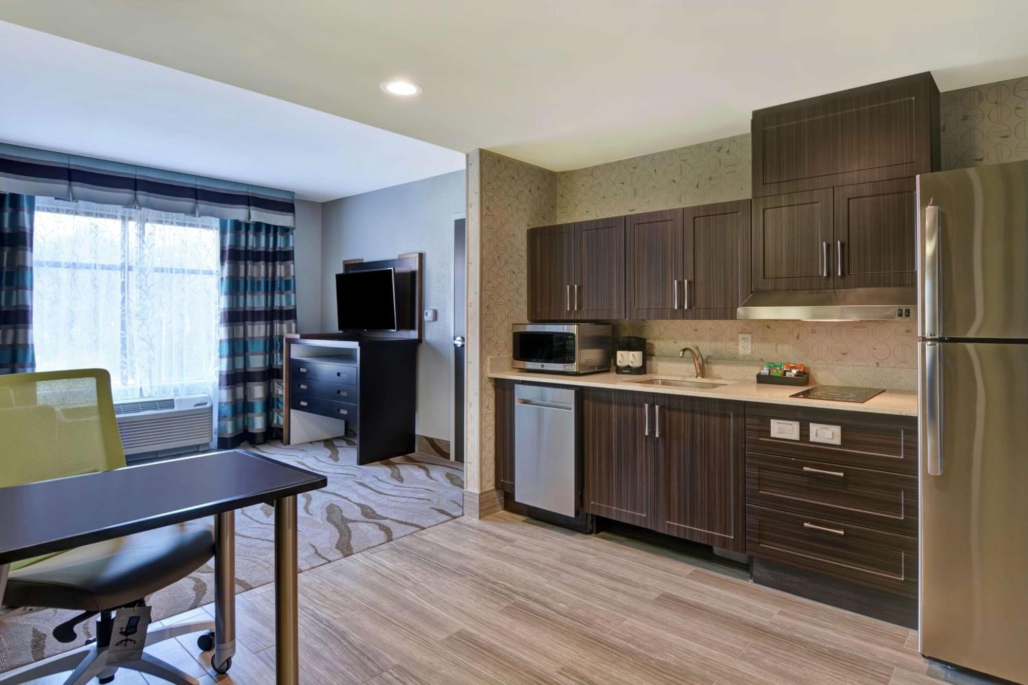 Homewood By Hilton Airport