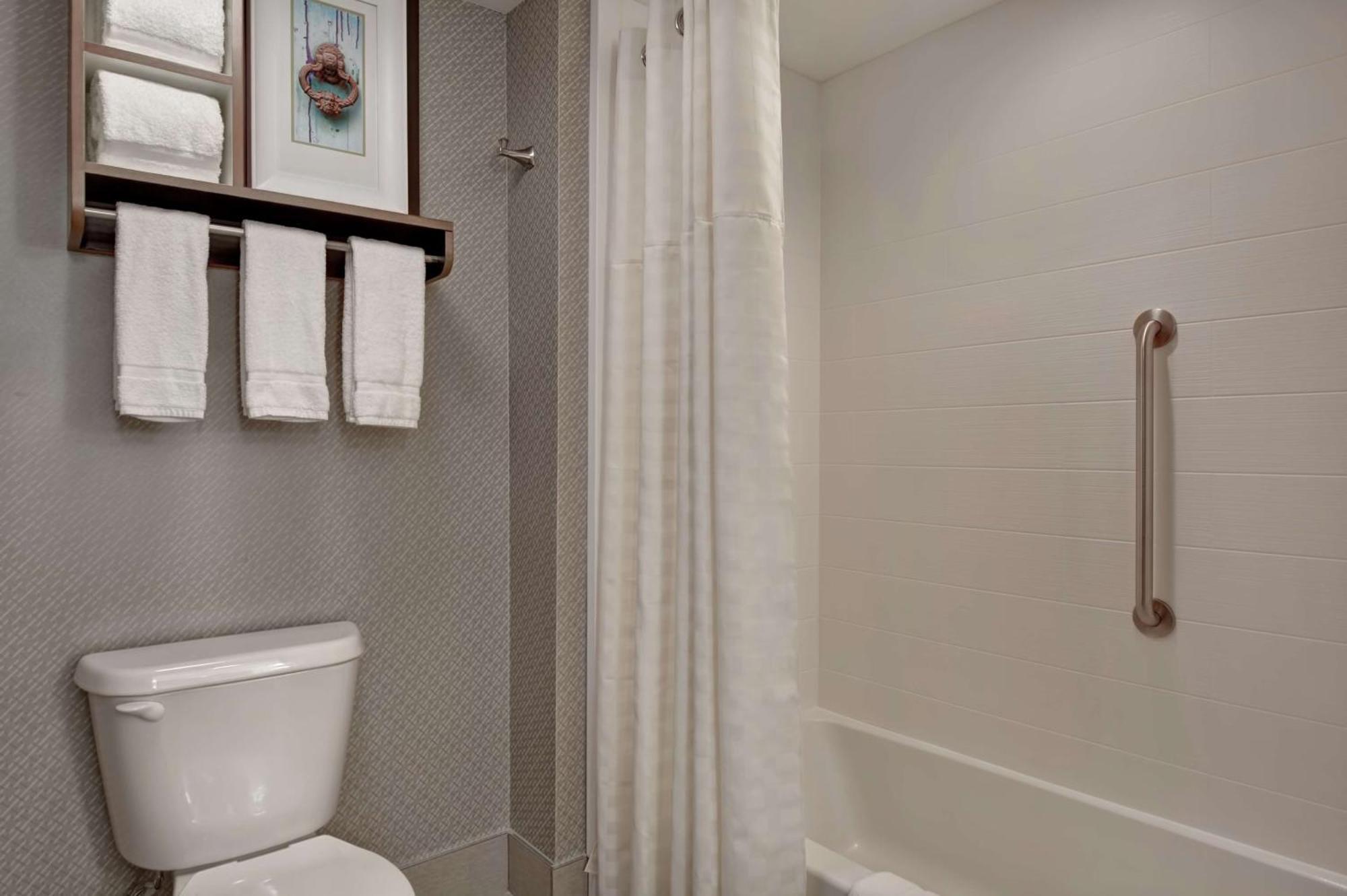 Homewood By Hilton Airport Hotel Savannah