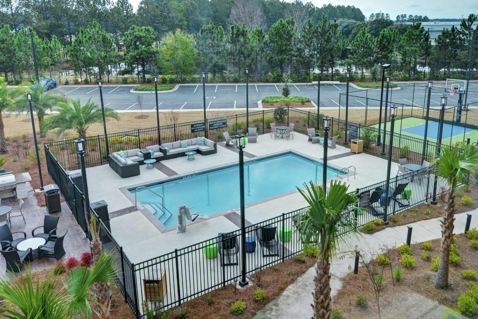 Hotel Homewood By Hilton Airport