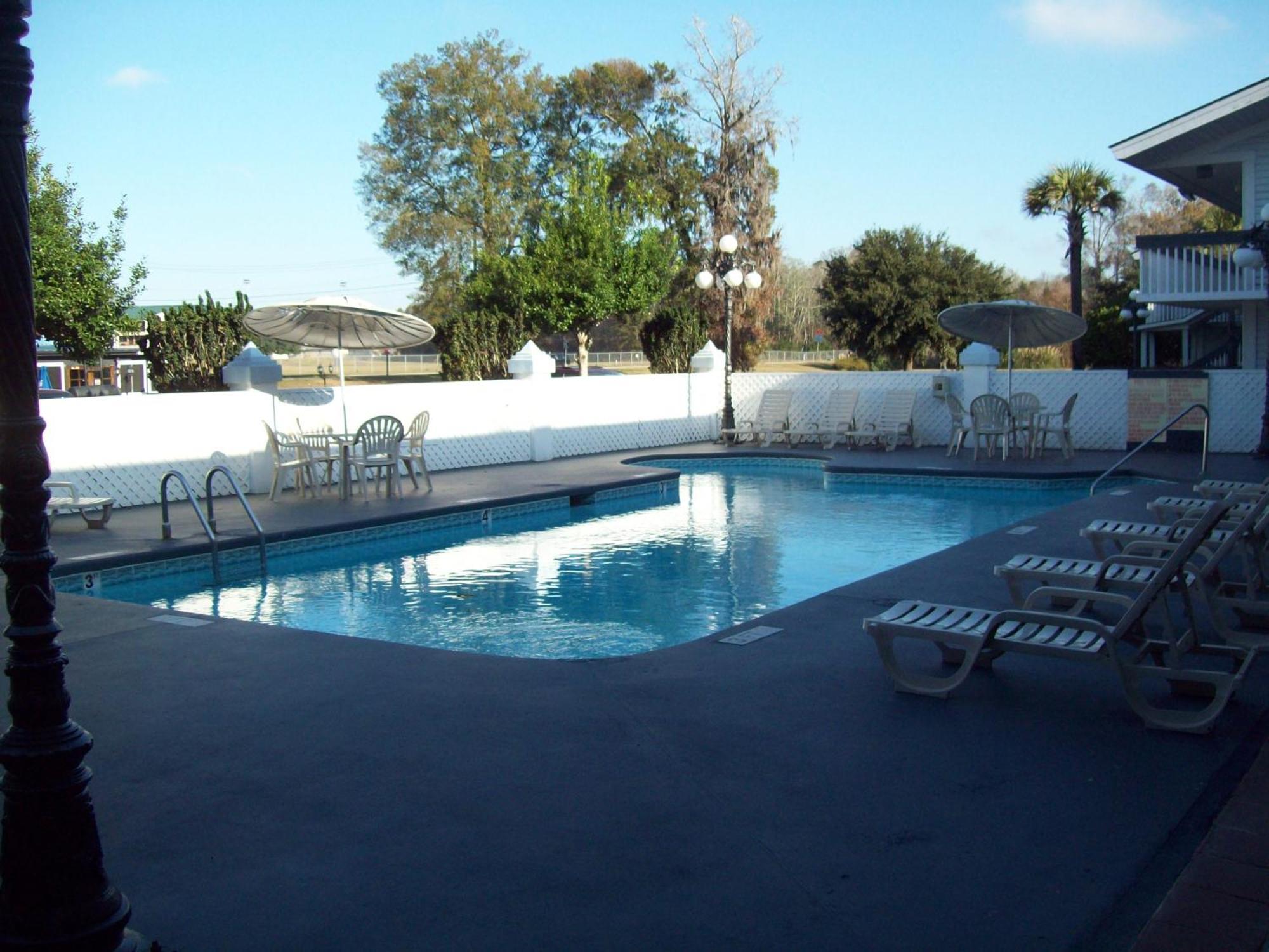 Hotel Days By Wyndham Airport Savannah