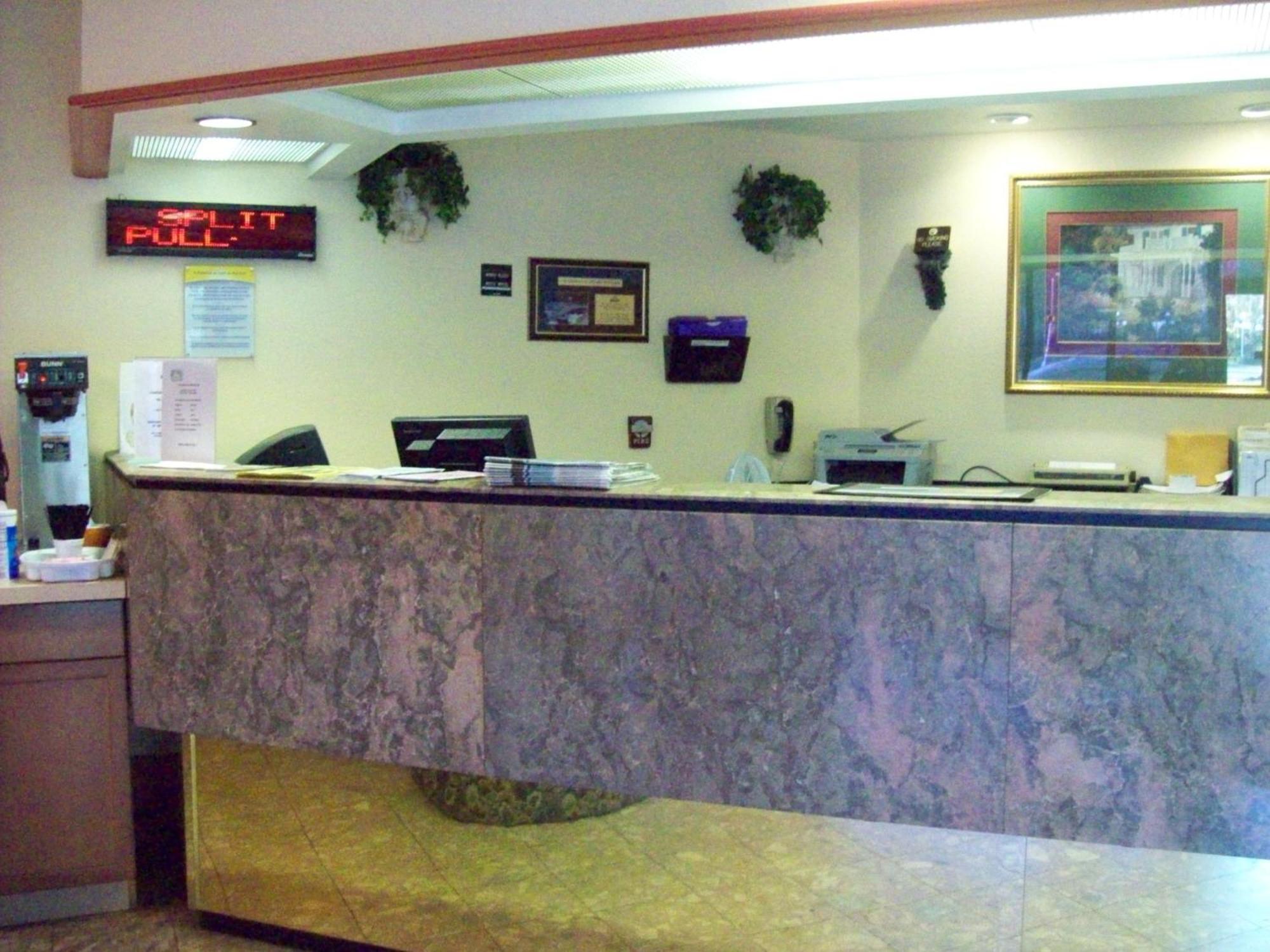 Hotel Days By Wyndham Airport 2*