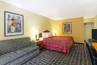 Days By Wyndham Airport Hotel
