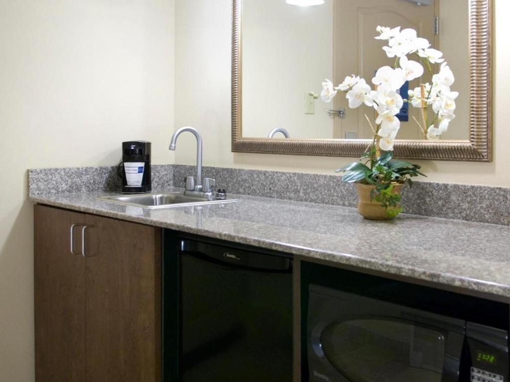 Hampton & Savannah-airport Hotel 2*
