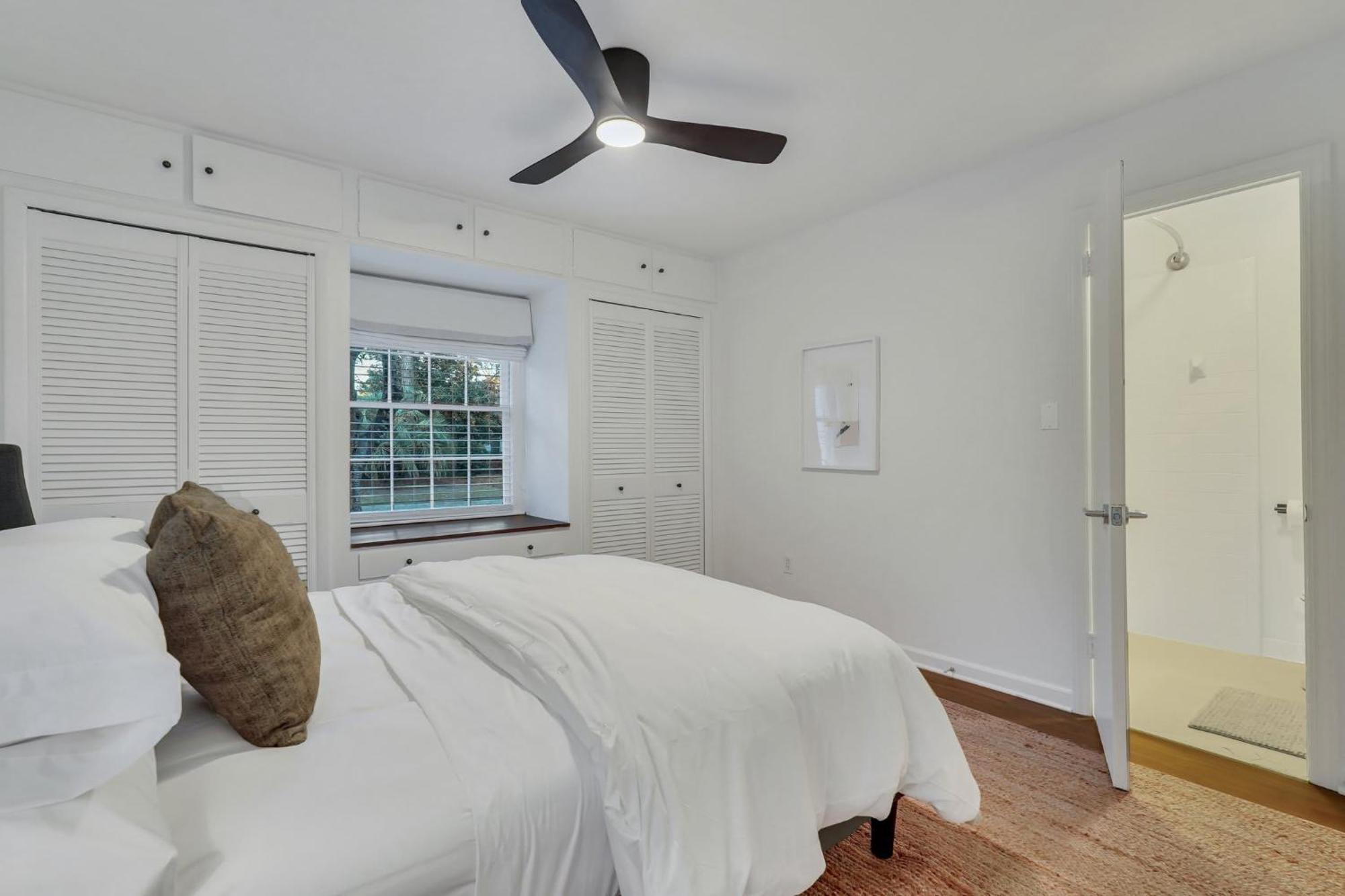 Spacious Mid-century Art Haven Savannah