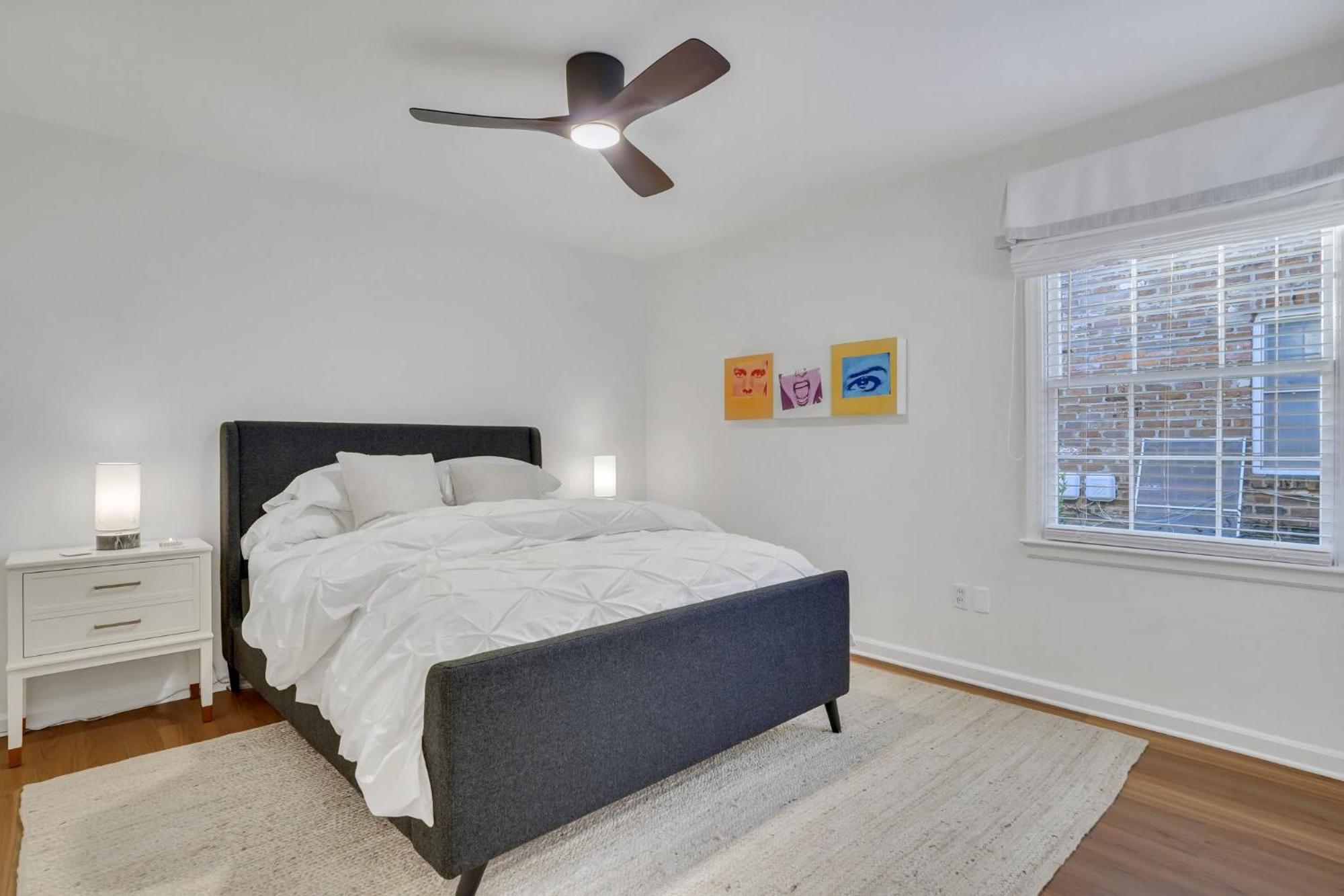 Apartment Spacious Mid-century Art Haven