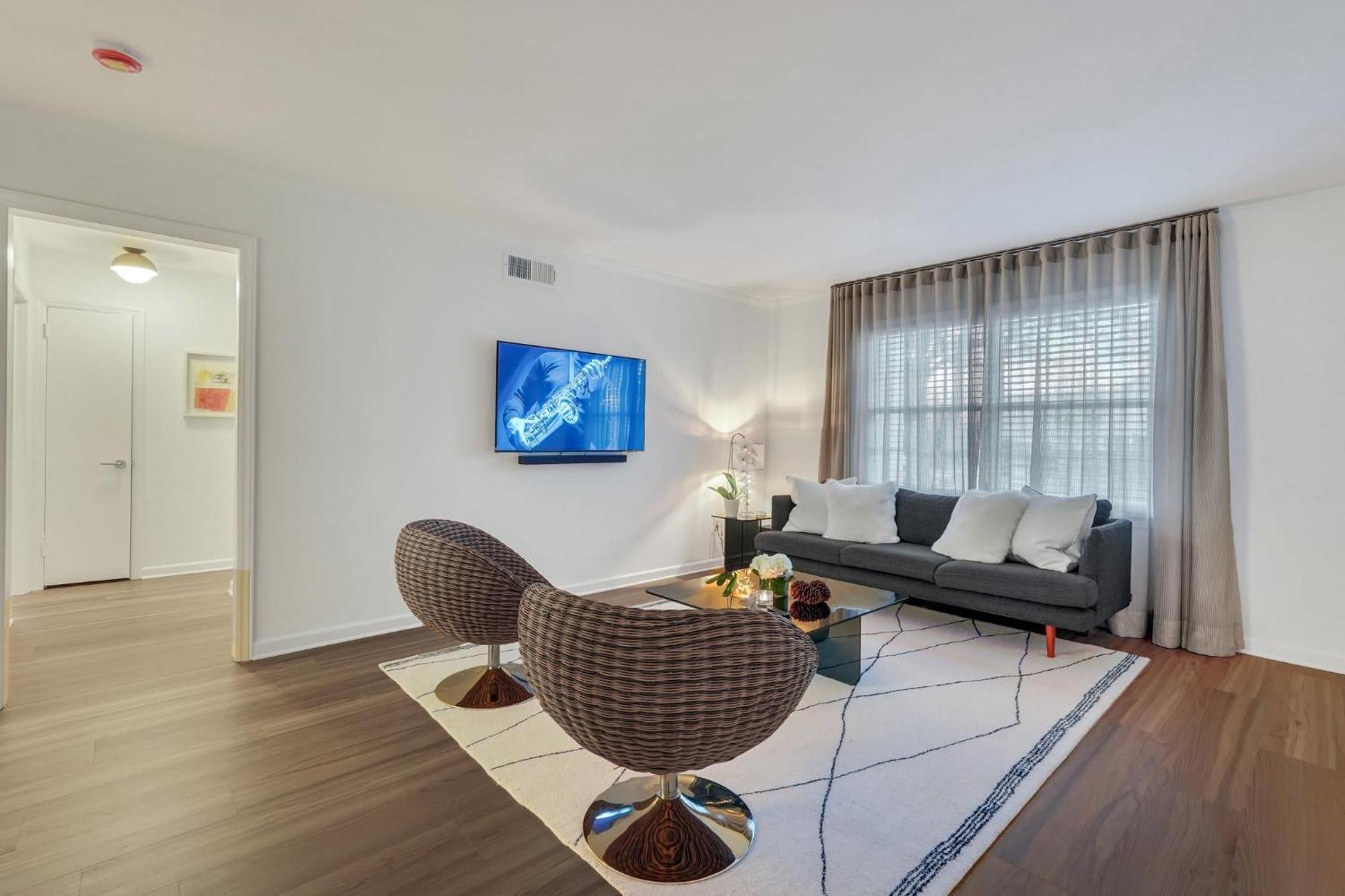 Spacious Mid-century Art Haven Apartment Savannah