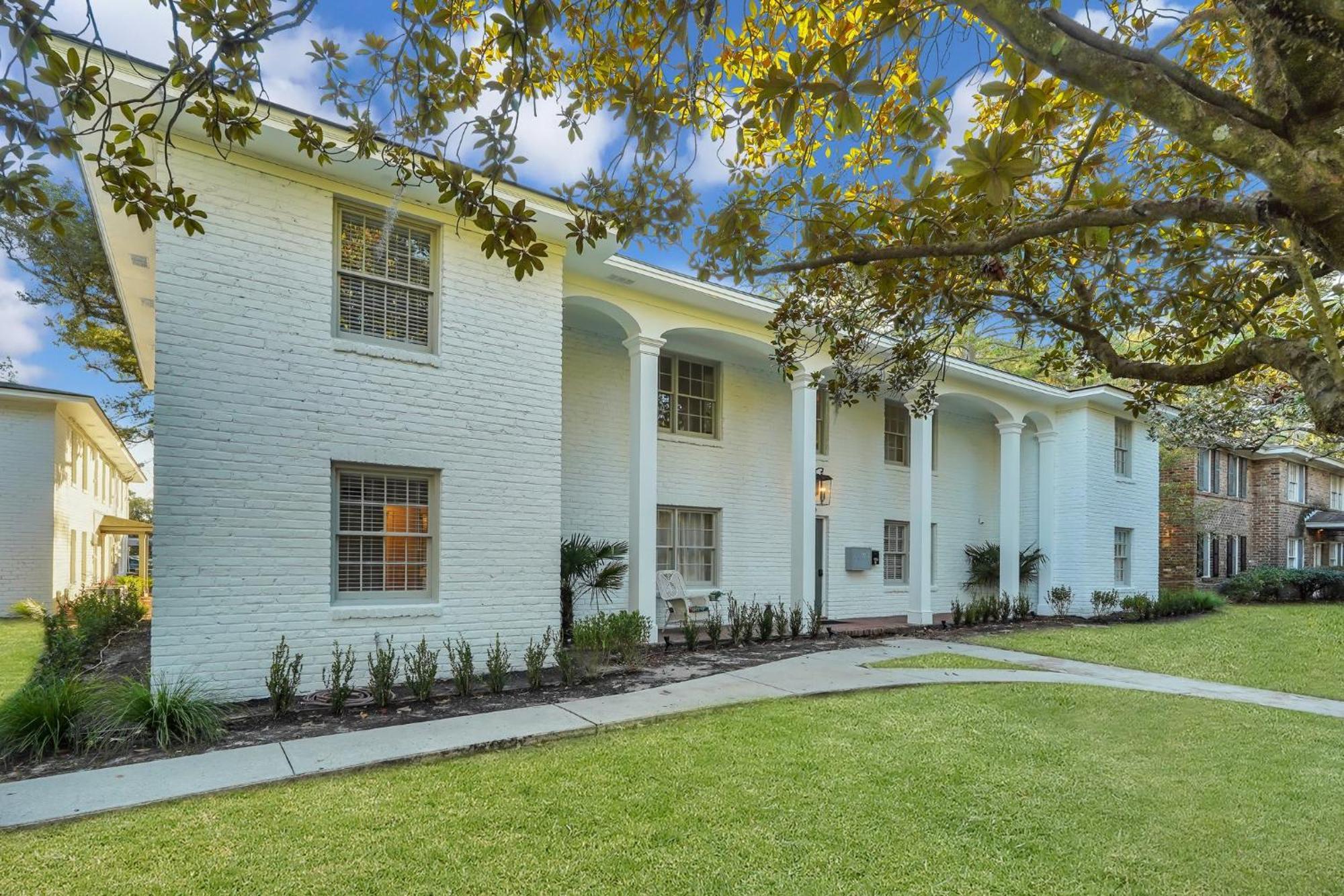 Spacious Mid-century Art Haven Savannah