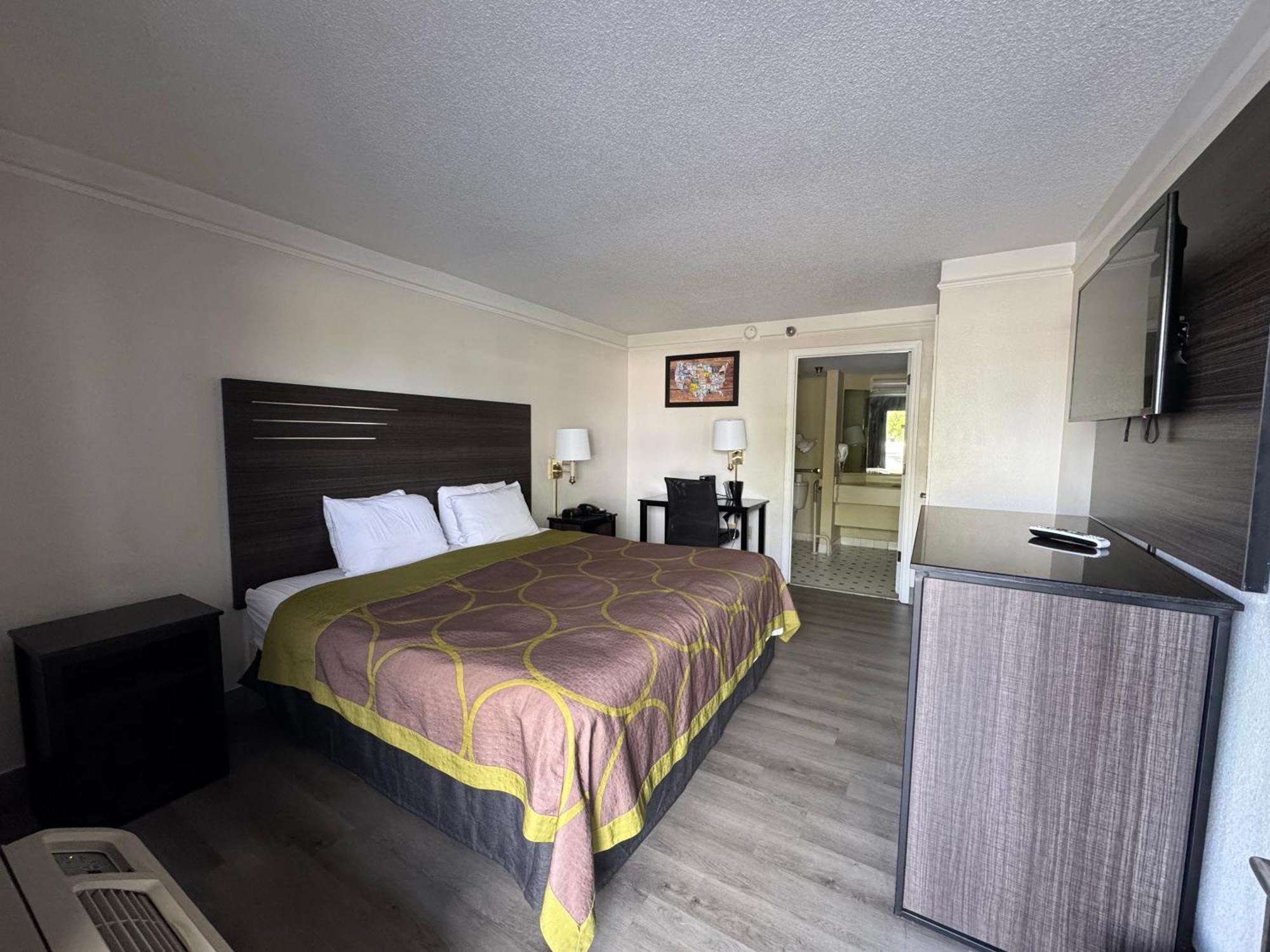 Super 8 By Wyndham Savannah Lodge Savannah