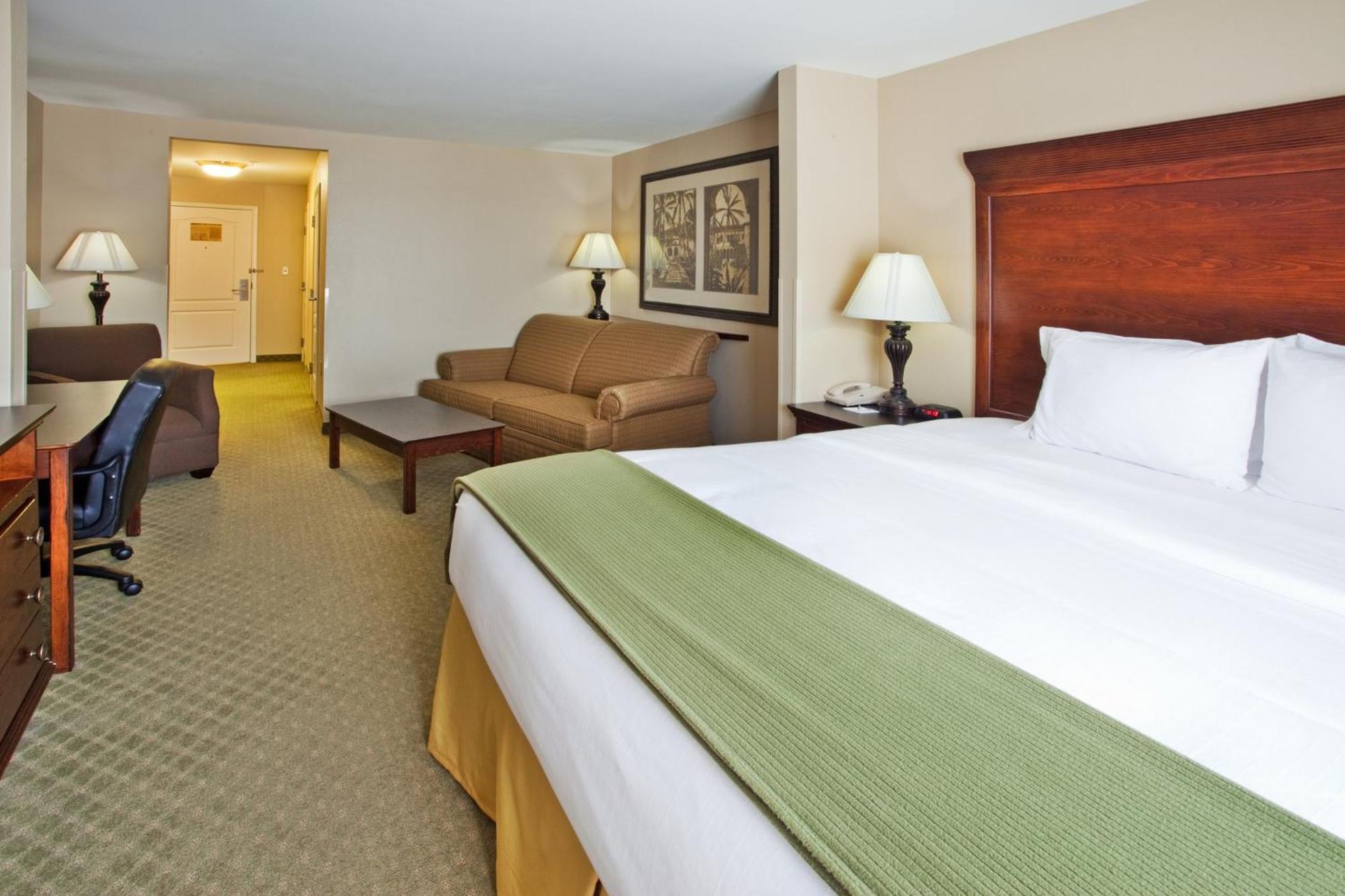 Hotel Express Airport By Ihg