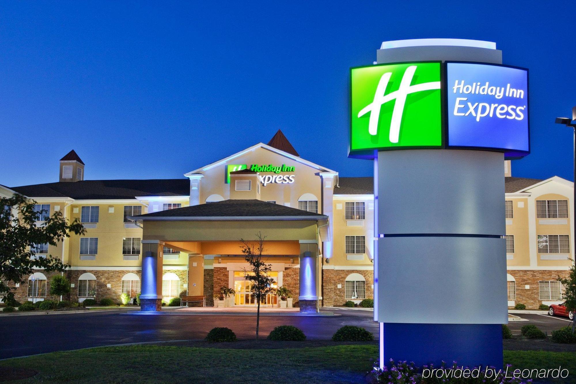 Express Airport By Ihg Hotel 3*
