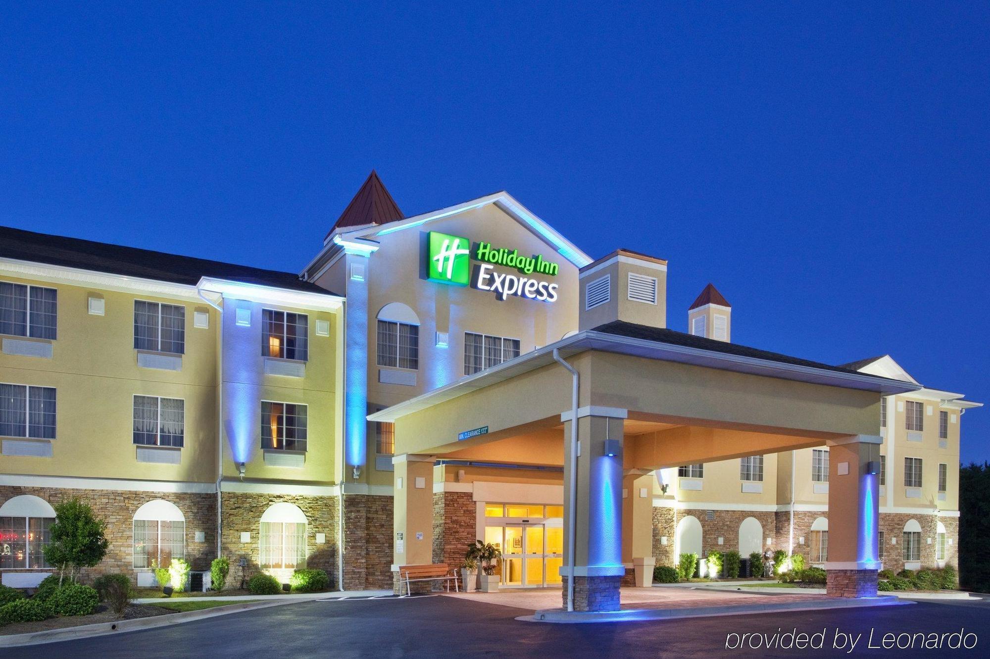 Hotel Express Airport By Ihg Savannah