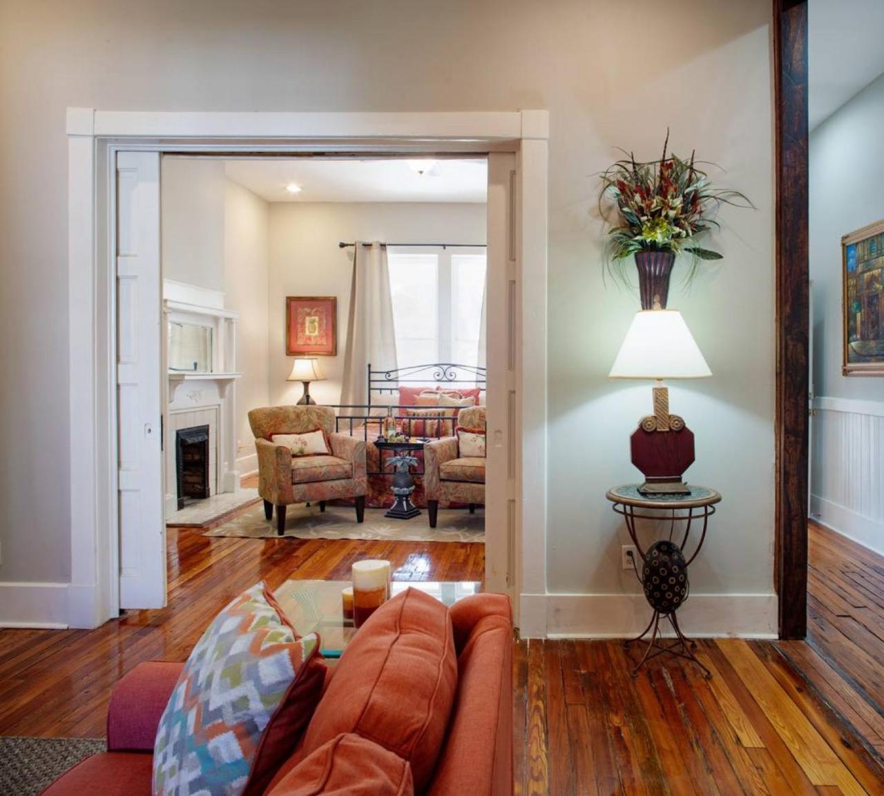 416a Waldburg St - Newly Renovated 1920's Historic District Apt